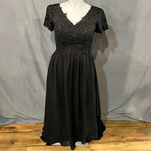 Gallery Black Lace Midi Dress